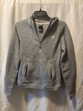 The North Face Men's Gray Quarter-Zip Fleece Pullover